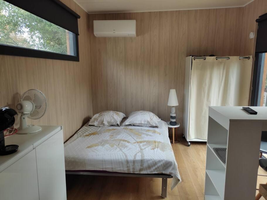 Joli Studio Climatise Avec Jacuzzi Prive Et Entree Independante Fréjus Zewnętrze zdjęcie
